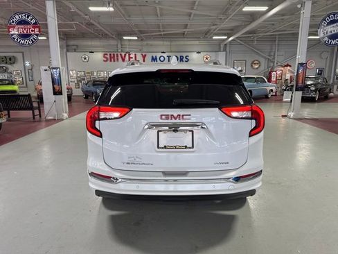 Used 2024 GMC Terrain Denali w/ Denali Premium Package image 4