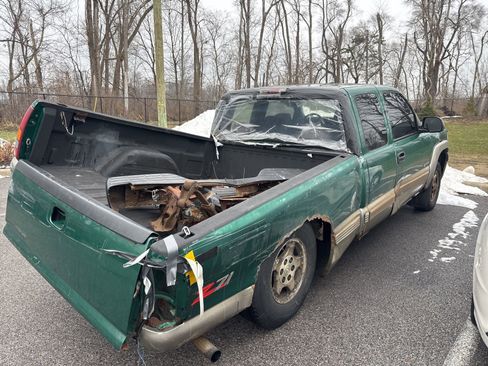 Used 2000 Chevrolet Silverado 1500 LS image 2