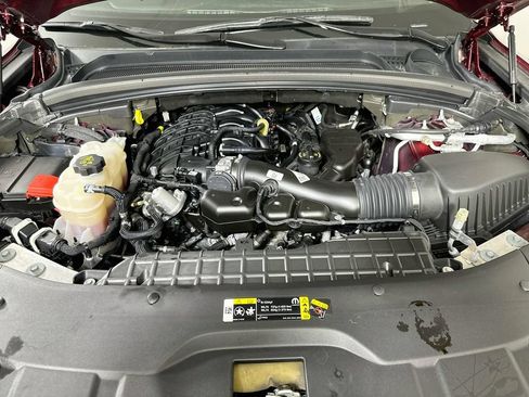 Used 2023 Jeep Grand Cherokee Altitude RWD image 9