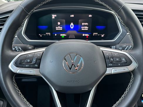 Certified 2022 Volkswagen Tiguan SE w/ Panoramic Sunroof Package image 25