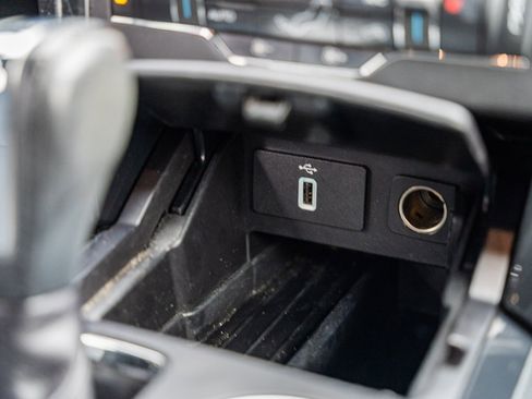 Certified 2018 Ford Explorer XLT w/ Equipment Group 202A image 30