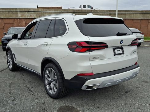 New 2026 BMW X5 xDrive40i w/ Premium Package AWD/4WD image 3