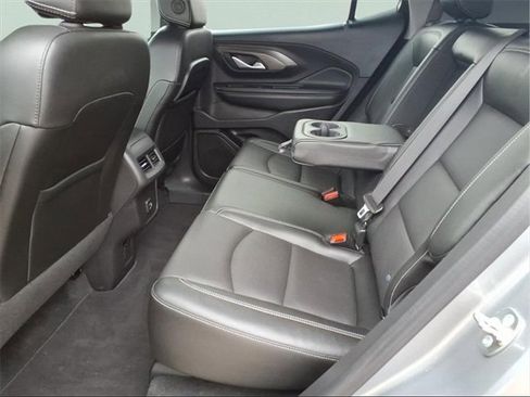 Used 2024 GMC Terrain SLT image 21