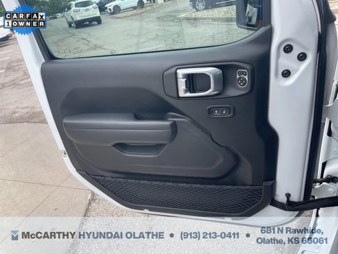 Used 2023 Jeep Gladiator Mojave w/ Trailer Tow Package image 33