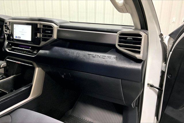Used 2022 Toyota Tundra SR5 w/ SR5 Convenience Package AWD/4WD image 16