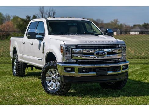 Used 2018 Ford F250 Lariat w/ Lariat Value Package image 2