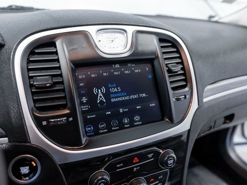 Used 2022 Chrysler 300 Touring image 29