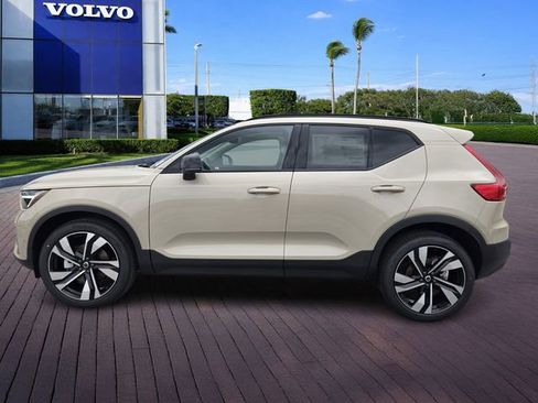 New 2026 Volvo XC40 B5 Plus AWD/4WD image 4
