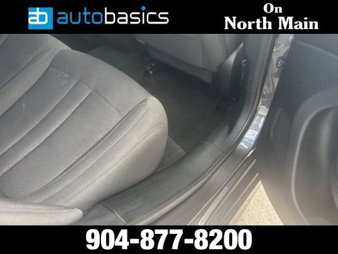 Used 2015 Chrysler 200 Limited image 13