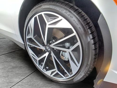 New 2025 Hyundai Ioniq 6 SEL image 30