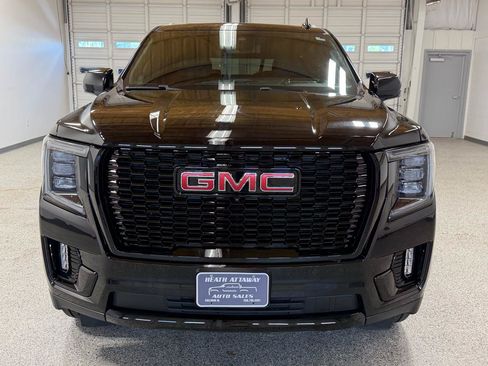 Used 2023 GMC Yukon Denali AWD/4WD image 3