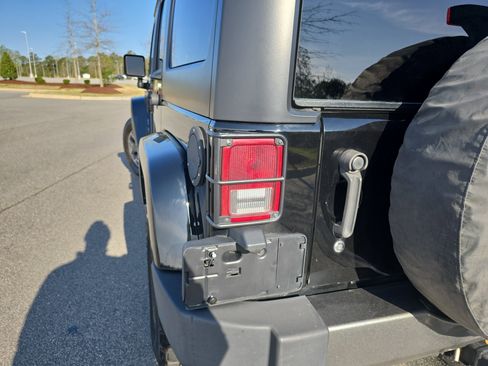 Used 2015 Jeep Wrangler Unlimited Sport image 29