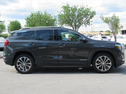 Used 2020 GMC Terrain SLT w/ Preferred Package FWD image 2