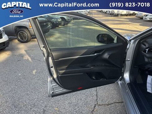 Used 2024 Toyota Camry SE image 19