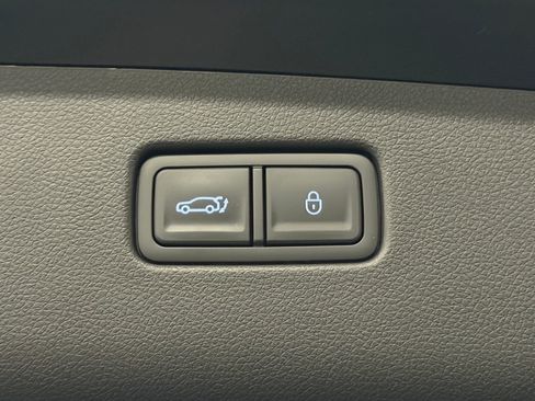 Used 2025 Genesis Electrified GV70 Advanced image 16