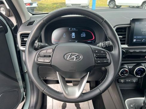 Used 2025 Hyundai Venue SEL FWD image 30
