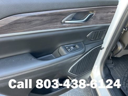 Used 2023 Jeep Grand Cherokee 4WD 4xe w/ Luxury Tech Group II image 13