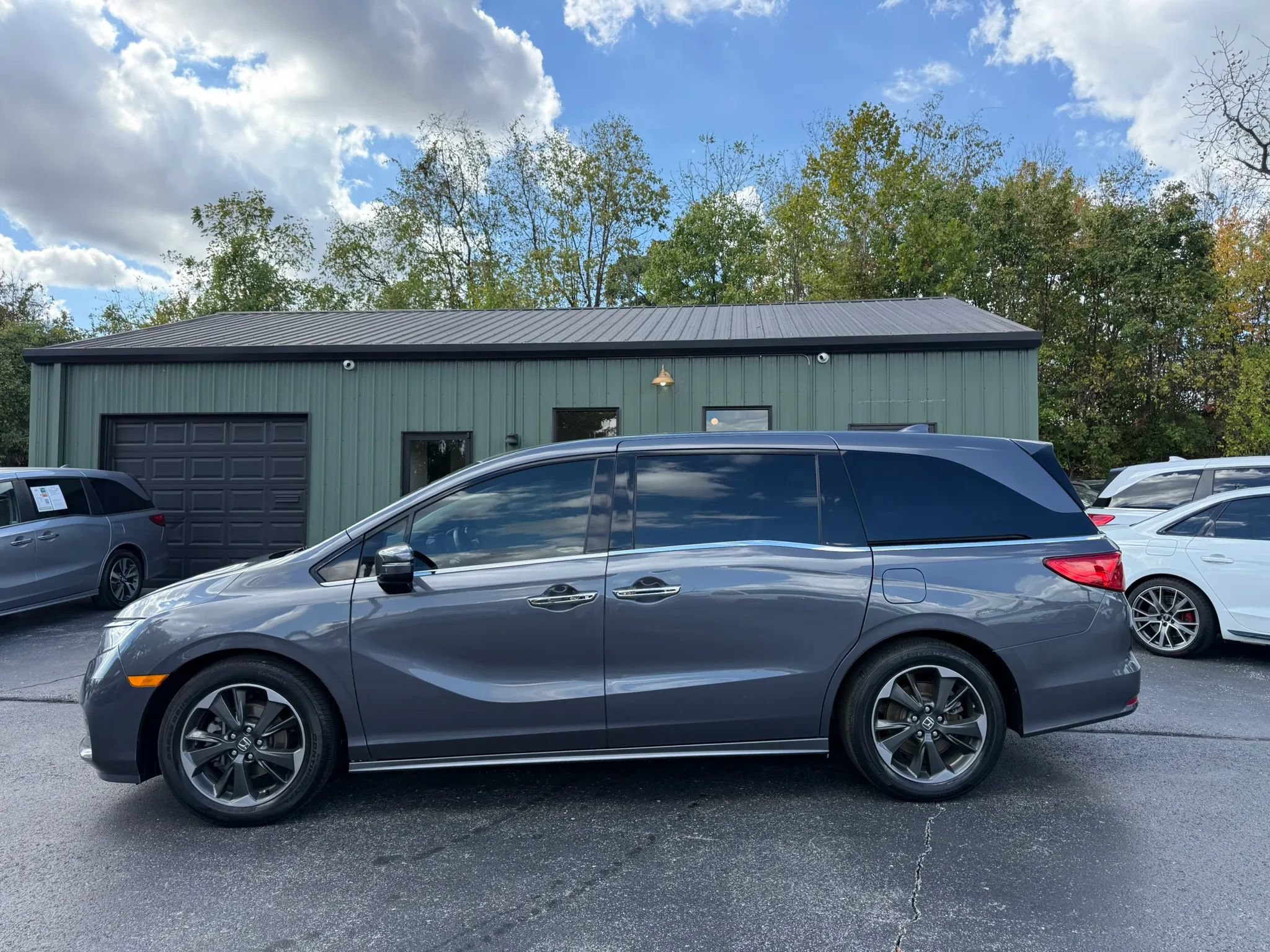 Used 2023 Honda Odyssey Elite image 3