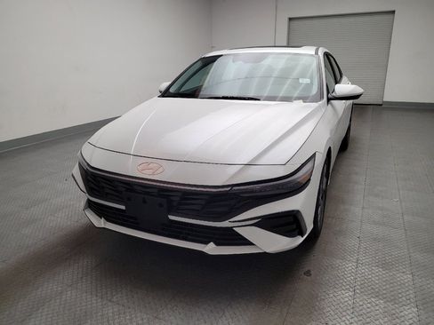 Used 2025 Hyundai Elantra SEL image 15