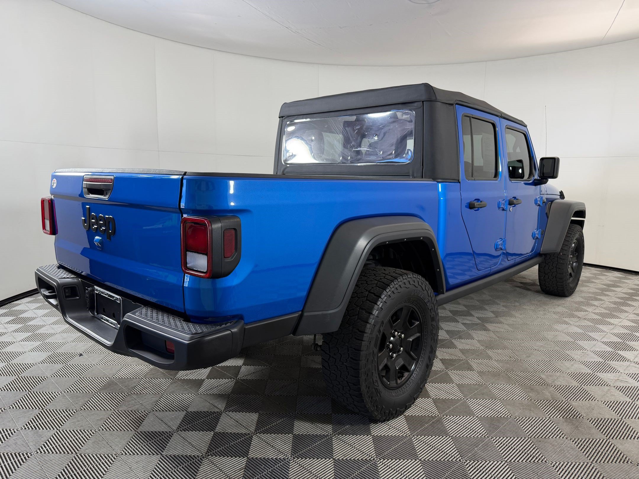 Used 2022 Jeep Gladiator Sport AWD/4WD image 9
