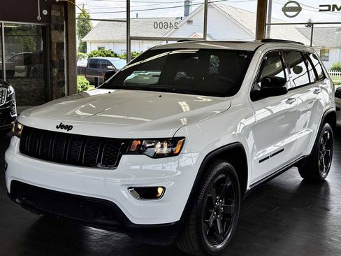 Used 2019 Jeep Grand Cherokee Laredo image 5