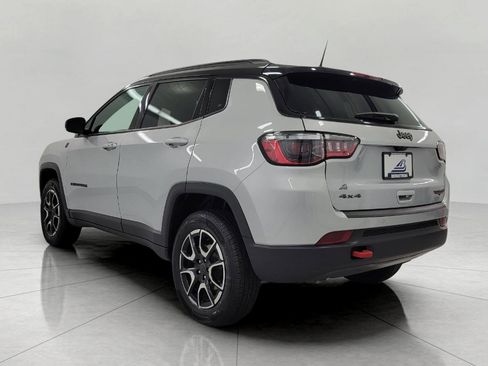 Used 2025 Jeep Compass Trailhawk AWD/4WD image 18