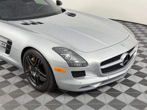 Used 2011 Mercedes-Benz SLS AMG Coupe image 17