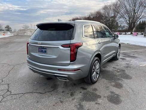 Used 2025 Cadillac XT6 Premium Luxury image 11