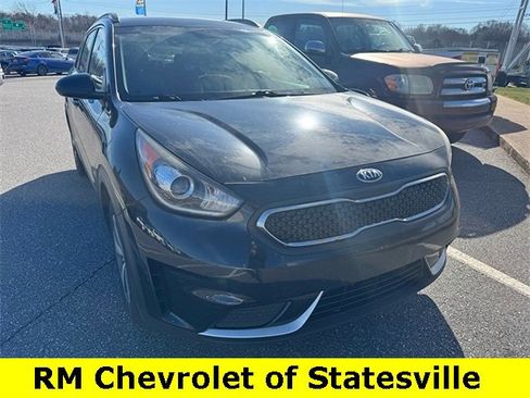 Used 2017 Kia Niro LX image 2