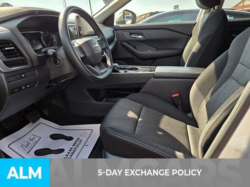 Used 2025 Nissan Rogue SV FWD image 3