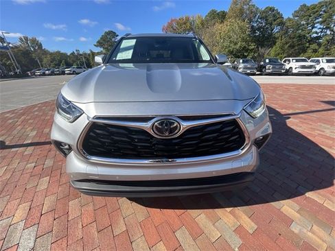 Used 2023 Toyota Highlander Limited image 35
