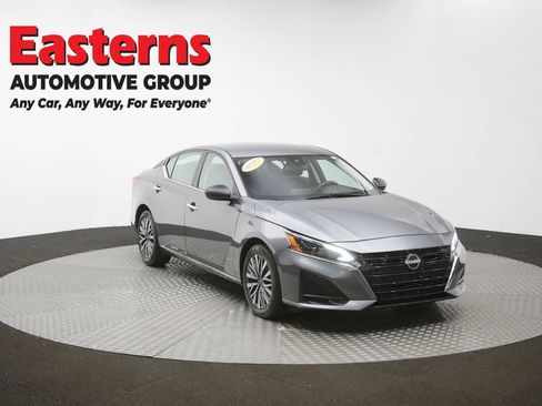 Used 2025 Nissan Altima 2.5 SV FWD image 50