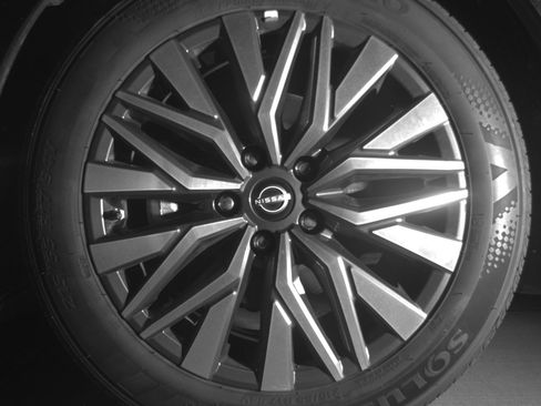 Used 2025 Nissan Altima 2.5 SV FWD image 12