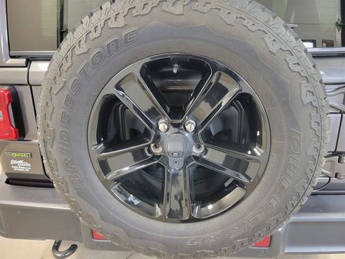 Used 2021 Jeep Wrangler Unlimited Sahara AWD/4WD image 21