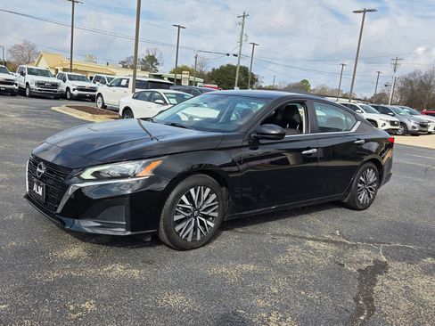Used 2024 Nissan Altima 2.5 SV image 3