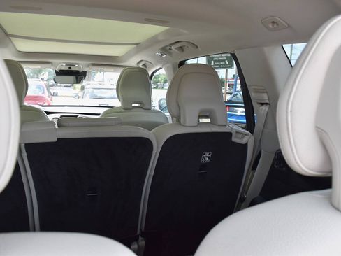Used 2019 Volvo XC90 T5 Momentum FWD image 16