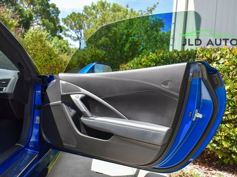 Used 2015 Chevrolet Corvette Z06 w/ 3LZ Preferred Equipment Group RWD image 25
