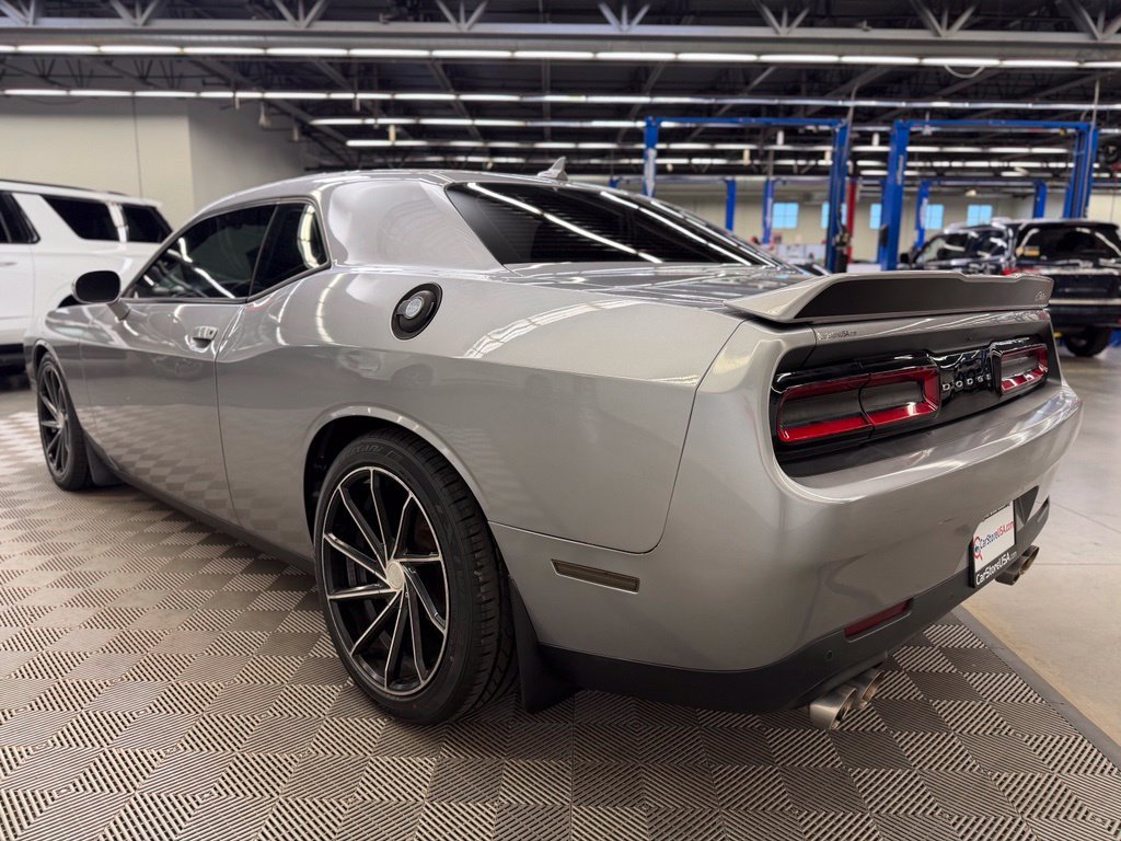 Used 2016 Dodge Challenger SXT w/ Driver Convenience Group RWD image 5