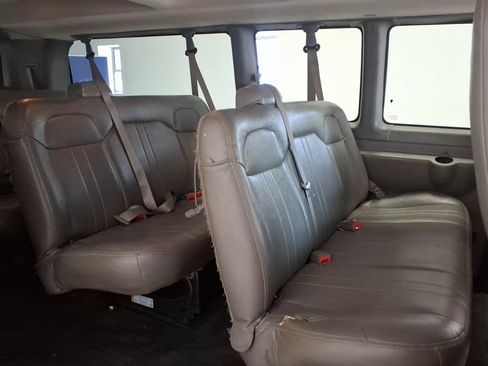 Used 2017 GMC Savana 3500 LS RWD image 16