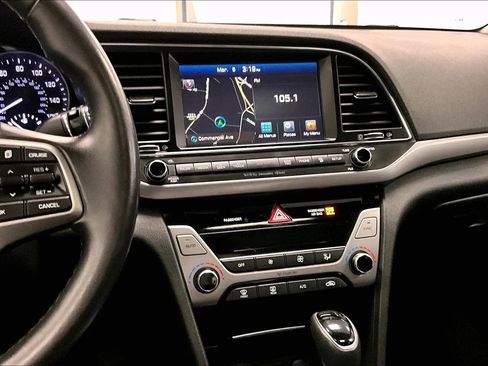 Used 2017 Hyundai Elantra Limited w/ Limited Tech Package 04 image 6