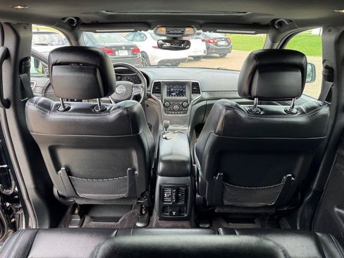 Used 2019 Jeep Grand Cherokee Laredo AWD/4WD image 22