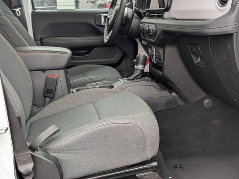 Used 2025 Jeep Wrangler Unlimited Sahara AWD/4WD image 25