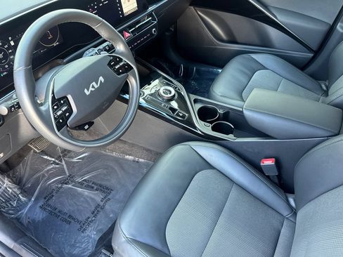 Used 2024 Kia Niro Wind FWD image 9