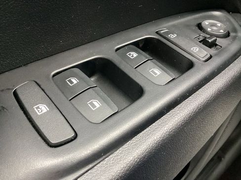 Used 2025 Hyundai Venue SEL FWD image 23