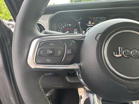 Used 2025 Jeep Wrangler Unlimited Sahara w/ Safety Group AWD/4WD image 18