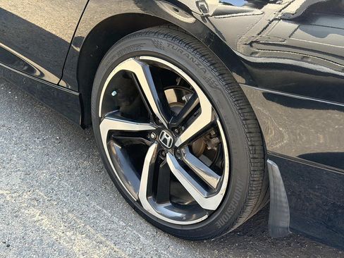 Used 2018 Honda Accord Sport image 5