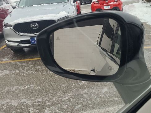 Used 2024 Chrysler Pacifica Limited image 24