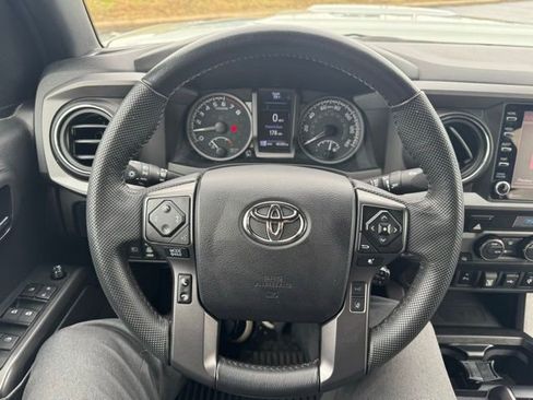 Certified 2022 Toyota Tacoma TRD Sport w/ Technology Package image 17