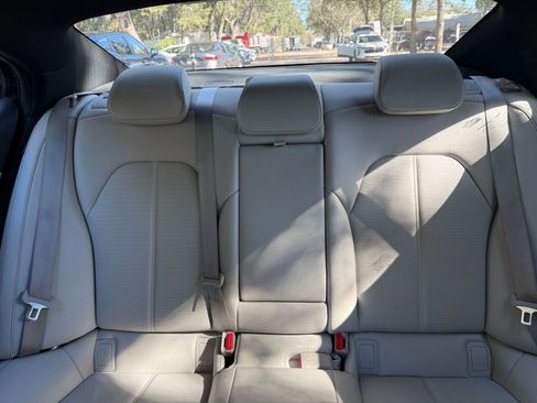 Used 2025 Genesis G70 2.5T image 32