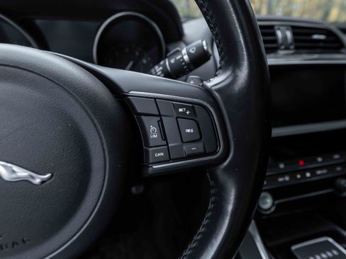 Used 2019 Jaguar XE Premium image 63